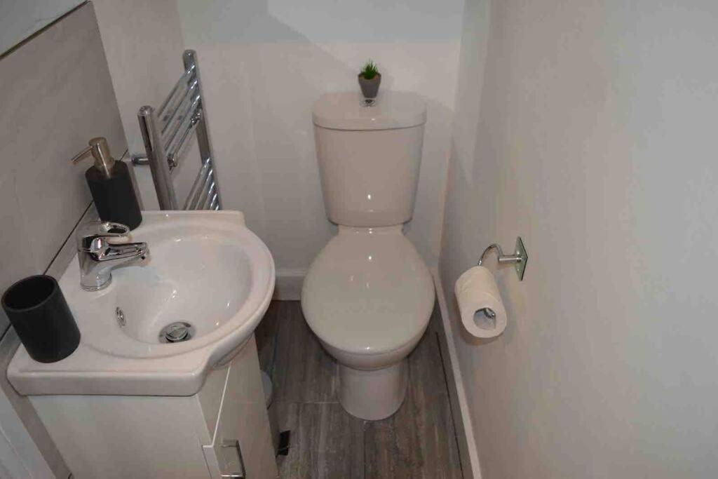 Unique 4 Bed House In Derby Perfect For Contractors And Families Villa ภายนอก รูปภาพ